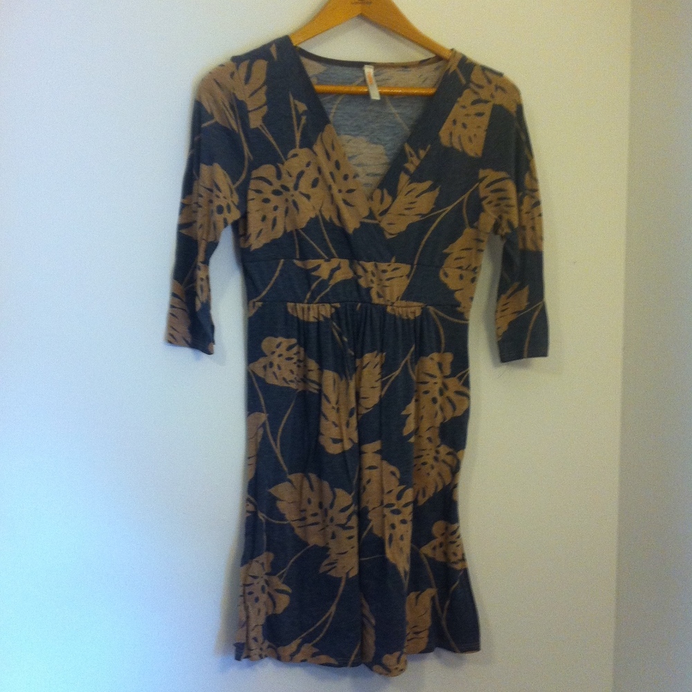 Renee C. Leaf Design Mini Stretchy Dress